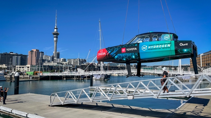 hydrogen-powered foiling chase boat by ETNZ takes flight in america's cup