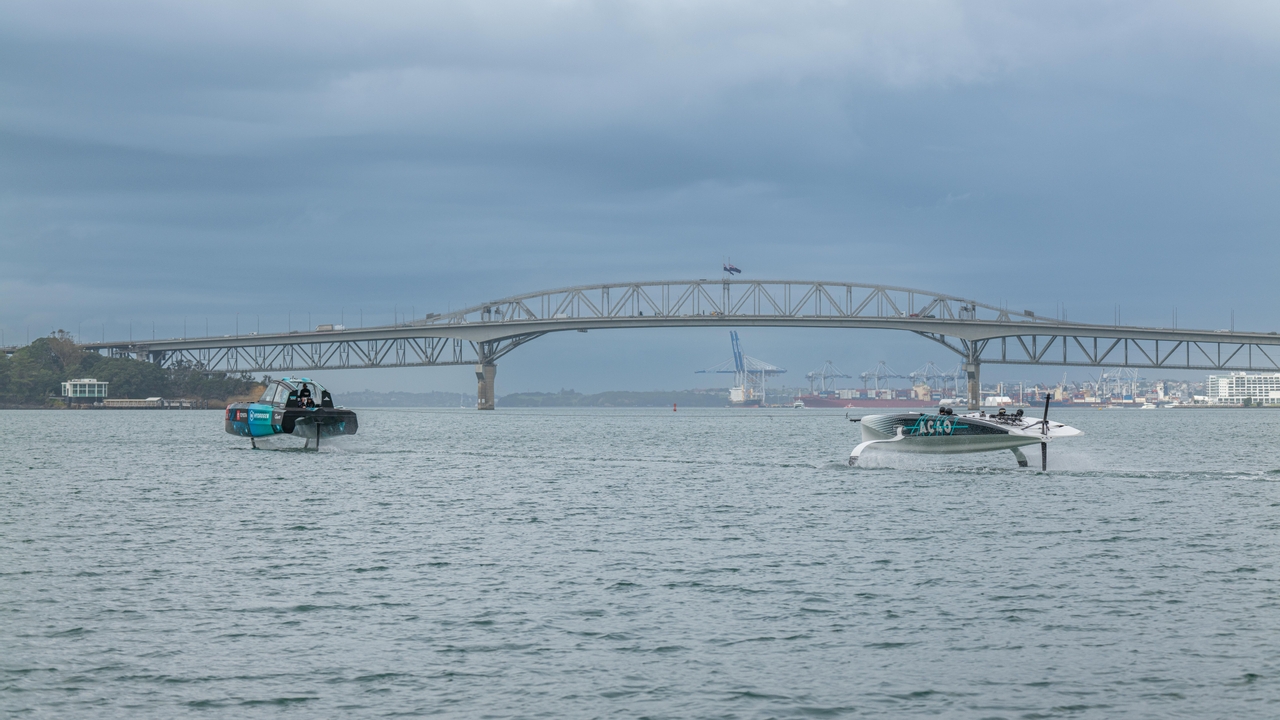 hydrogen-powered foiling chase boat by ETNZ takes flight in america's cup